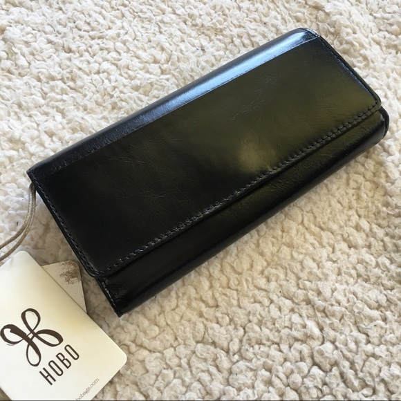 HOBO Handbags - NWT Hobo Brianna Leather Wallet